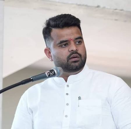 Prajwal Revanna : ಜೈಲಿನಲ್ಲಿ ಮೊಬೈಲ್ ಪತ್ತೆ ಕೇಸ್.. ಪೊಲೀಸರ ವಿಚಾರಣೆಗೆ ಆಕ್ಷೇಪ..?