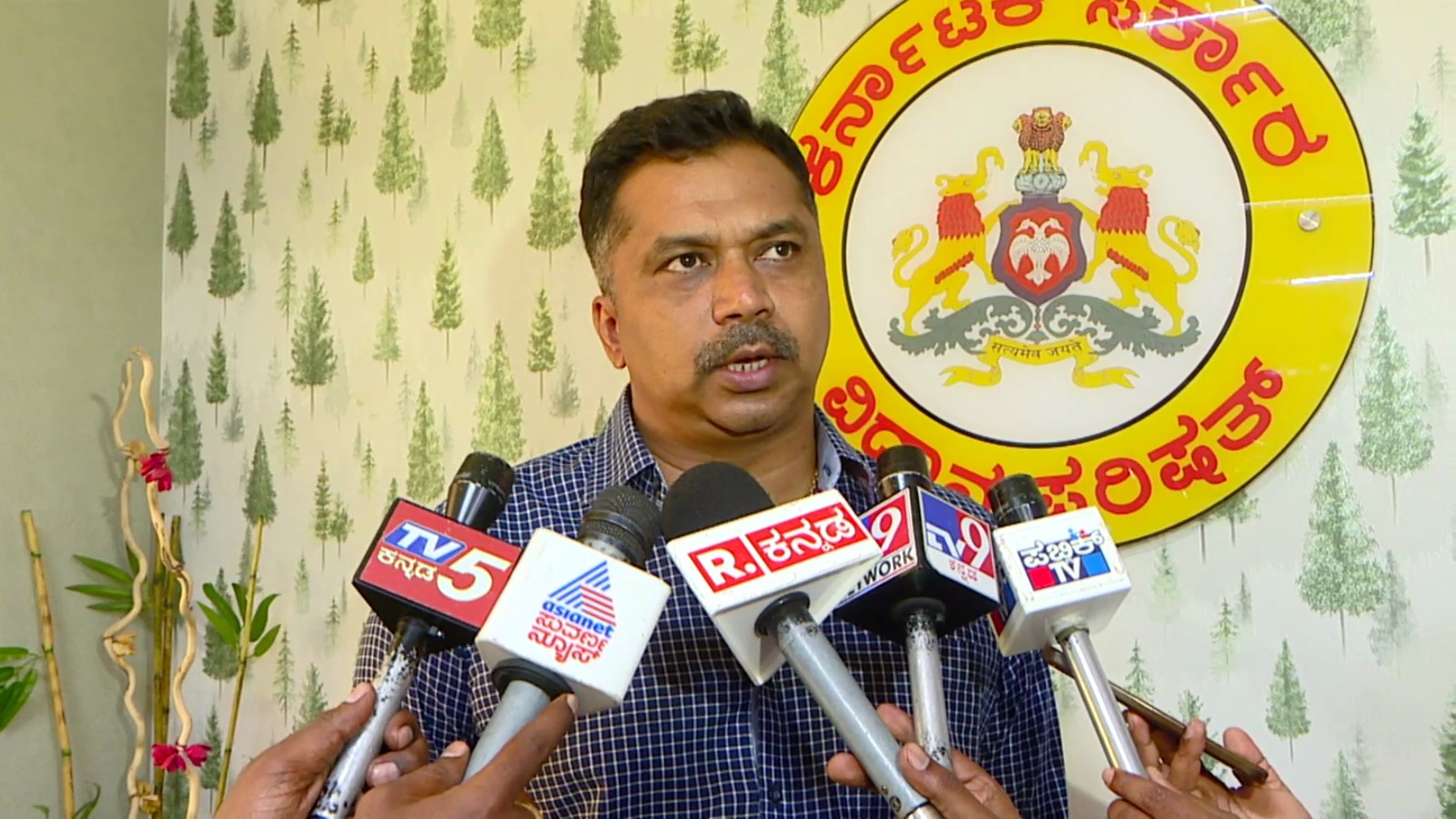 ಜೆಡಿಎಸ್ ಸಂಪರ್ಕದ ವಿಚಾರಕ್ಕೆ ಎಂಎಲ್‌ಸಿ ರಾಜೇಂದ್ರ ರಾಜಣ್ಣ ಸ್ಪಷ್ಟನೆ-ದೇವೇಗೌಡರ ಭೇಟಿ ರಾಜಕೀಯ ಭೇಟಿ ಅಲ್ಲ ಎಂದ ರಾಜೇಂದ್ರ ರಾಜಣ್ಣ