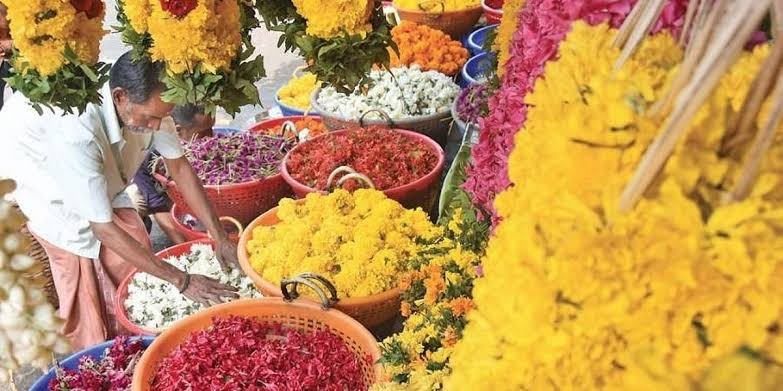 Gowri Ganesh Festiva l:  ಹೂವು, ಹಣ್ಣು, ತರಕಾರಿ ಬೆಲೆ ಏರಿಕೆ .. ಇಲ್ಲಿದೆ ದರಪಟ್ಟಿ