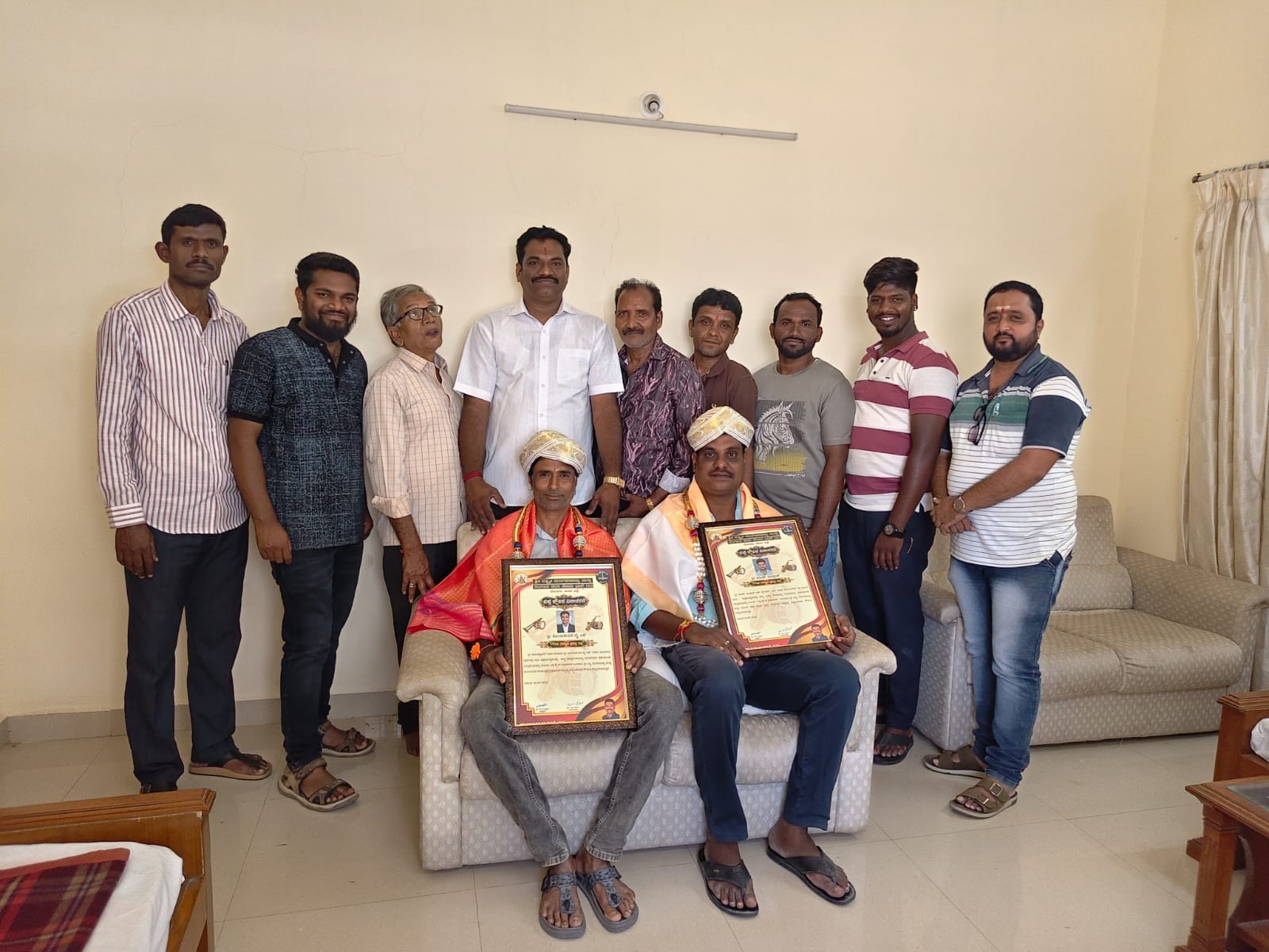 Belur News : ವಿಶ್ವ ಕ್ಷೌರಿಕರ ದಿನಾಚರಣೆ; ಪತ್ರಕರ್ತರಾದ ಸೋಮಶೇಖರ್, ಅರುಣ್ ರಜಪೂತ್‌ಗೆ ಸನ್ಮಾನ..!!