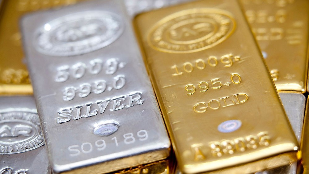 Gold & Silver Rate : ಚಿನ್ನದ ಬೆಲೆಯಲ್ಲಿ ಇಳಿಕೆ- ಬೆಳ್ಳಿ ದರ ಯಥಾಸ್ಥಿತಿ..!!